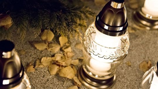 Nie ma zakazu wnoszenia trumny z ciałem zmarłego do kościoła. Reakcja wojewody