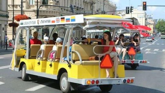 Nie mają pozwolenia, ale chcą wjechać na Stare Miasto