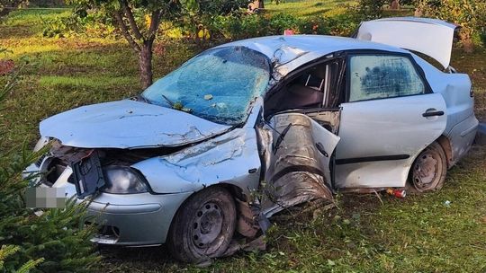 Nie miał prawa jazdy, wiózł nietrzeźwego kolegę. Zginął na miejscu