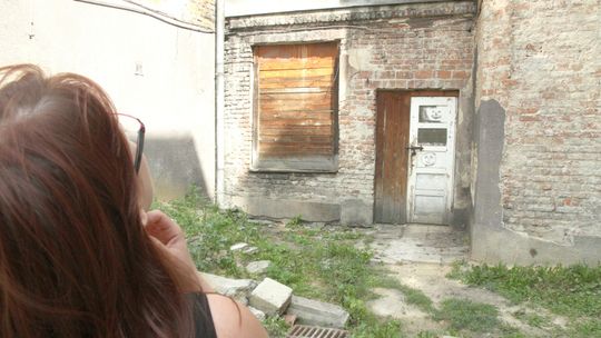 Nie może wejść do mieszkania, choć jest tam zameldowana od 40 lat