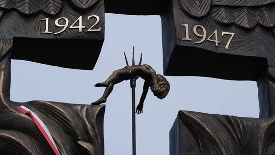 Nie o zemstę, lecz o pamięć i prawdę wołają ofiary. Niechciany pomnik odsłonięty