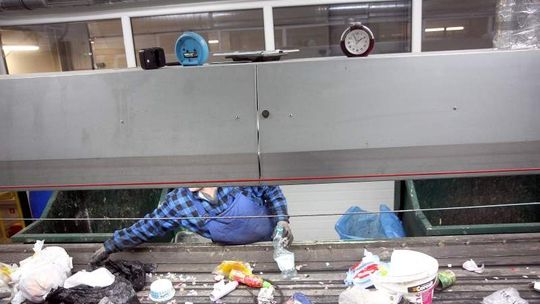 Nie płacisz za wywóz śmieci? Skarbówka cię odwiedzi. Jak radzą sobie gminy z dłużnikami