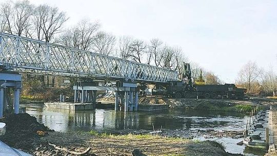 Nie stać ich na most, to go pożyczyli