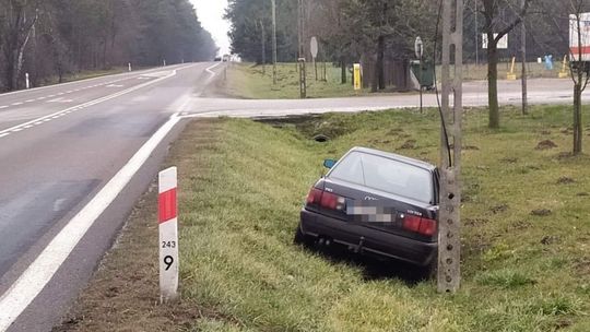 Nie trafiła samochodem we wjazd stacji paliw. Ze względu na stan, nie miała łatwego zadania
