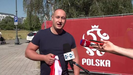 Nie wszyscy kibice stracili wiarę w Biało-Czerwonych. "Autografu nie udało się złapać, ale będzie zwycięstwo"