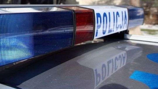 Nie zatrzymał się, a potem próbował zepchnąć policjantów z drogi. Wiadomo dlaczego uciekał