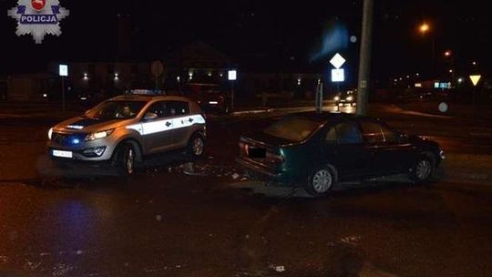 Nie zatrzymał się na "stopie" i wjechał pod auto