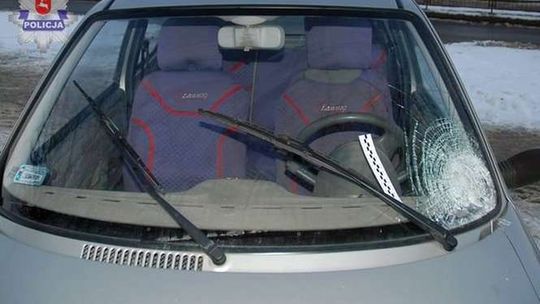 Nie zatrzymał się przed przejściem, potrącił dwie kobiety