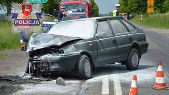 Nie zauważył robót drogowych. Wjechał polonezem w pracownika