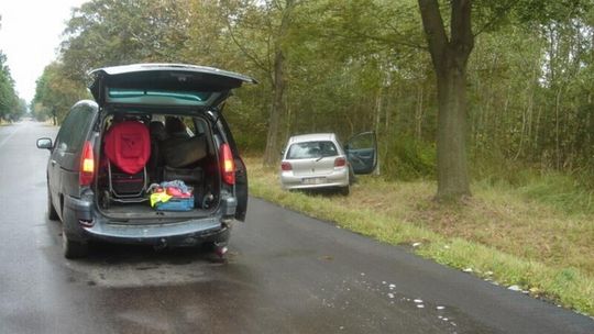 Nie zauważyła remontu drogi i wjechała w peugeota