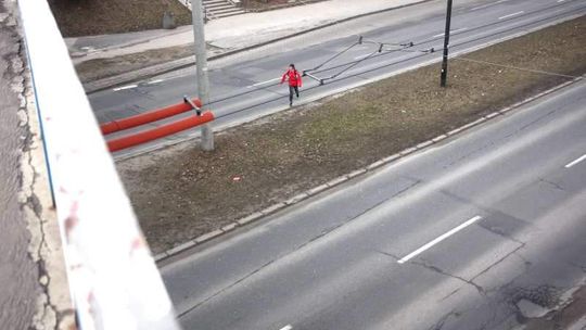 Nie zbudują przejścia dla pieszych przez ul. Armii Krajowej. Co ma zrobić osoba na wózku?