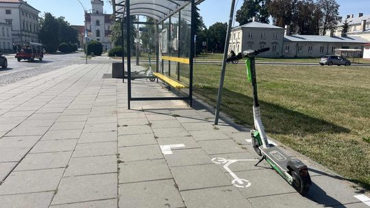 Nie zjadą na zimę do bazy. Hulajnogi zostają na ulicach miasta