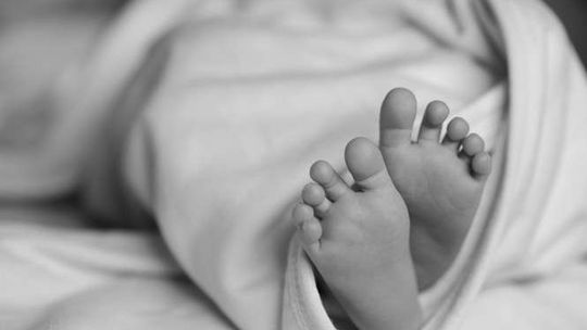 "Nie zrobiła nic, żeby zapobiec zbrodni". 24-latka odpowie za pomoc w zabójstwie syna