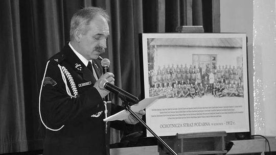 Nie żyje prezes OSP w Kurowie. Pracował przy wypadku, potrącił go samochód 