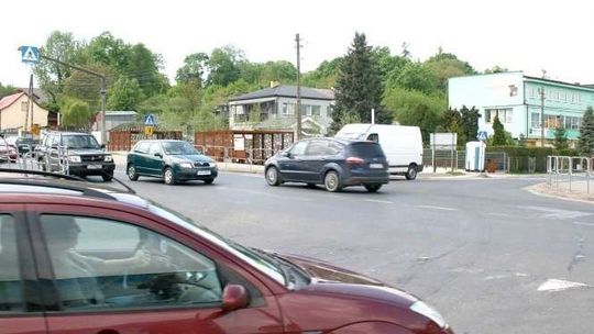 Niebezpieczne skrzyżowanie w Górze Puławskiej. Nikt nie chce zadbać o bezpieczeństwo