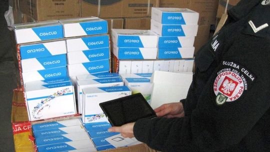 Niebezpieczne tablety z Chin. Celnicy przejęli nielegalną dostawę