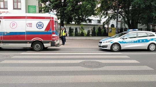 Niebezpiecznie jak na... pasach. Piesi na zebrze grają w groźną ruletkę