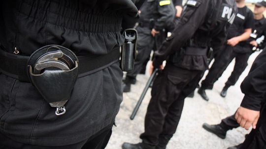 Niebezpieczny mężczyzna zbiegł policjantom. "Nie zbliżać się do niego"