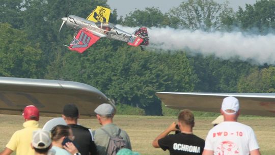 Niebo pełne emocji. Lotnicze gwiazdy wystąpiły w Radawcu