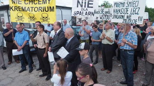 "Niech się spali... ze wstydu!". Mieszkańcy protestowali przeciwko budowie spopielarni złok
