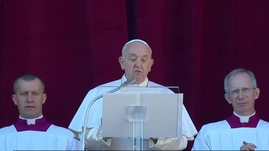 "Niech Syn Boży zstąpi z nieba i ochroni wszystkich tych, którzy z powodu niesprawiedliwości zmuszeni są do emigracji w nadziei na bezpieczne życie"