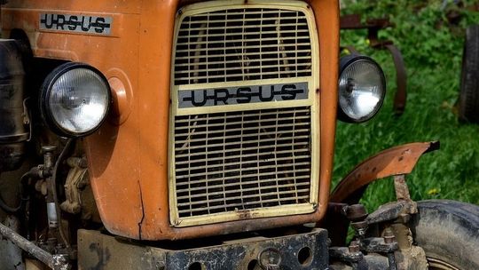 Niechlubny rekord traktorzysty. Wpadł, bo jechał wężykiem