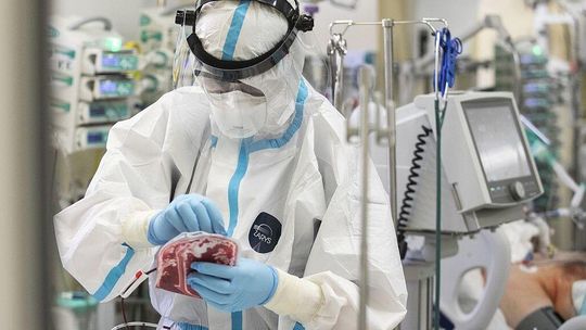 Nieco ponad 7 tys. nowych przypadków zakażenia koronawirusem. Niedzielny raport