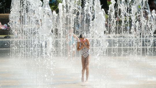 Niedziela kolejnym upalnym dniem. Na południu Polski możliwe burze