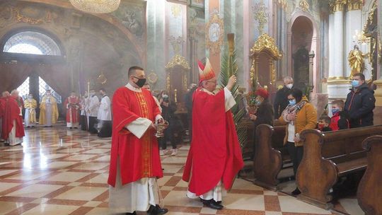 Niedziela Palmowa w archikatedrze lubelskiej. Mogło wejść tylko 60 osób