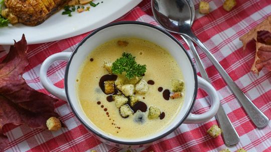 Niedzielny obiad. Zimowa rybna i żurek w innej odsłonie. Przepisy kulinarne