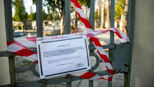 Niedzielski o zamykaniu cmentarzy. Zapadła decyzja