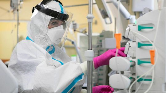 Niedzielski: Od kolejnej soboty będziemy mogli zdjąć już maseczki na zewnątrz 