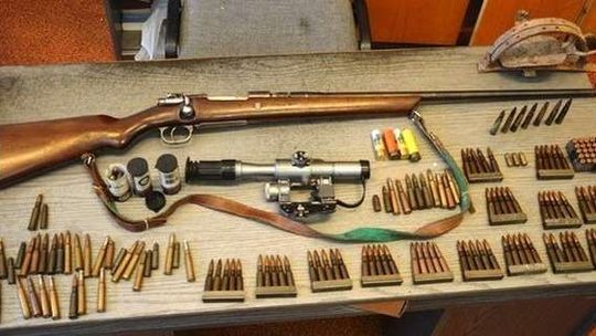Nielegalna broń i amunicja w mieszkaniu