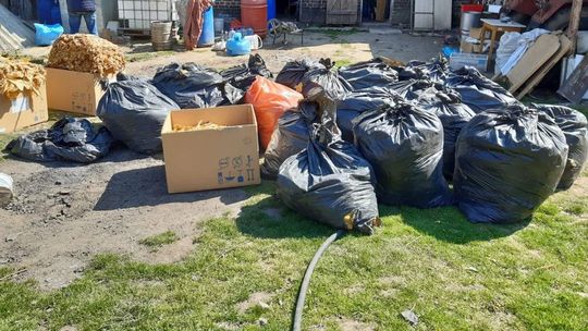 Nielegalna gorzelnia w okolicy Nałęczowa. W stodole były też maszyny do obróbki tytoniu