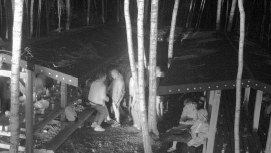 Nielegalna impreza w rekonstruowanym obozie w Klimkach. Kilku uczestników przeprosiło 