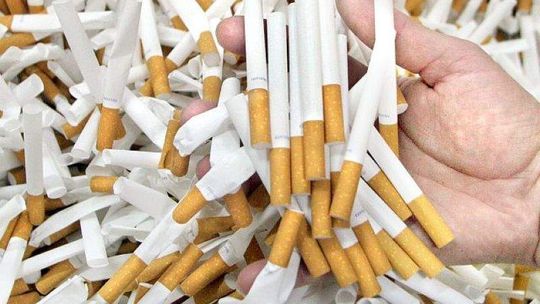 Nielegalne papierosy w domu i kiosku 53-latki
