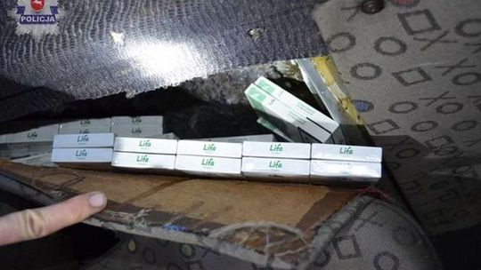 Nielegalne papierosy w mieszkaniu i w samochodzie. Ponad 5 tys. paczek