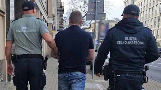 Nielegalnie handlowali tytoniem. Podatek, który musieliby zapłacić to ponad 18,5 miliona!