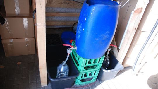 Nielegalny magazyn alkoholu i innych używek