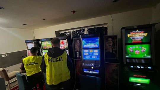 Nielegalny salon gier zlikwidowany w Łukowie. Zabezpieczono automaty i gotówkę