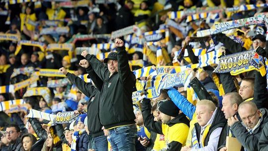 Niemal 14 tysięcy kibiców wspierało Motor w meczu z Pogonią Szczecin