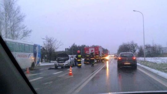 Niemce: Karambol czterech samochodów na drodze krajowej nr 19