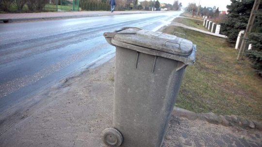 Niemce. Śmiecie poczekają na wywóz