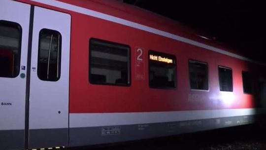 Niemcy: Atak nożownika w pociągu. Cztery osoby ciężko ranne