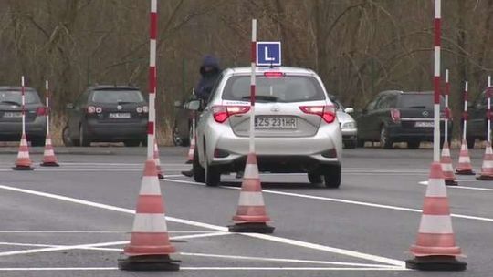 Niemcy chętnie zdają prawo jazdy w Polsce. Dlaczego?