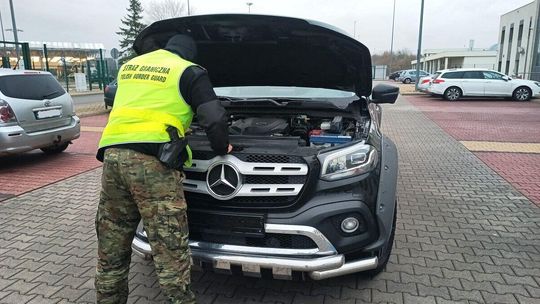 Niemiec płakał niepotrzebnie. Mercedes znalazł się w Zosinie