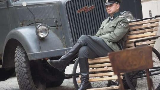 Niemiecki żołnierz na lubelskim Starym Mieście i afisze z epoki [zdjęcia]