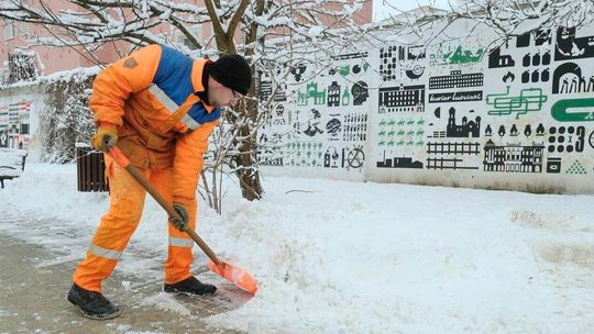 Nieodśnieżone chodniki i lód na dachach. Jakie kary za śnieg?