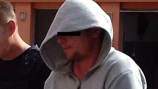 Niepełnosprawny bezdomny poprosił ich o papierosa. Skatowali go i okradli