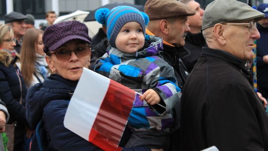 Niepodległa do hymnu! Mieszkańcy Puław śpiewali Mazurka Dąbrowskiego [wideo]